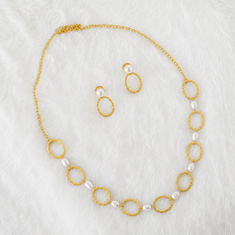 The Alana Pearl Link Set